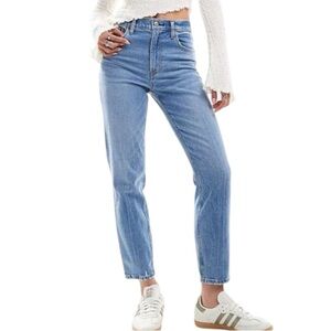Abercrombie & Fitch High Rise Mom Jean size 12 in Medium Wash